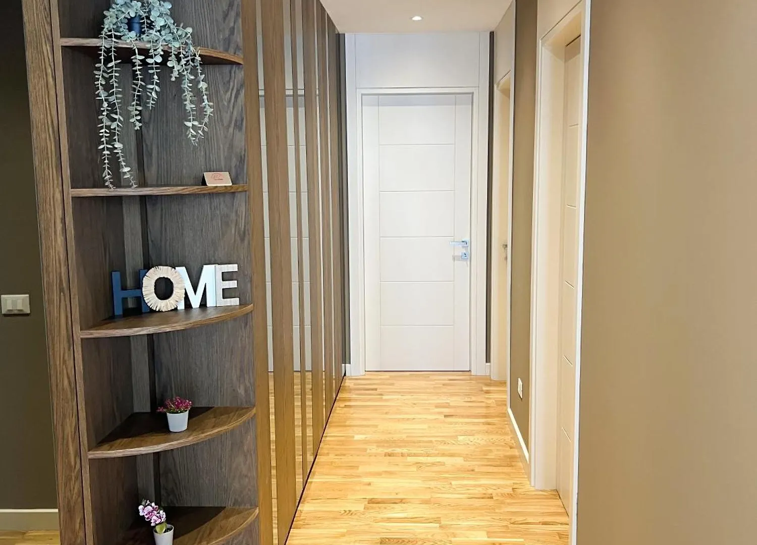 Joel Apartament Τίρανα